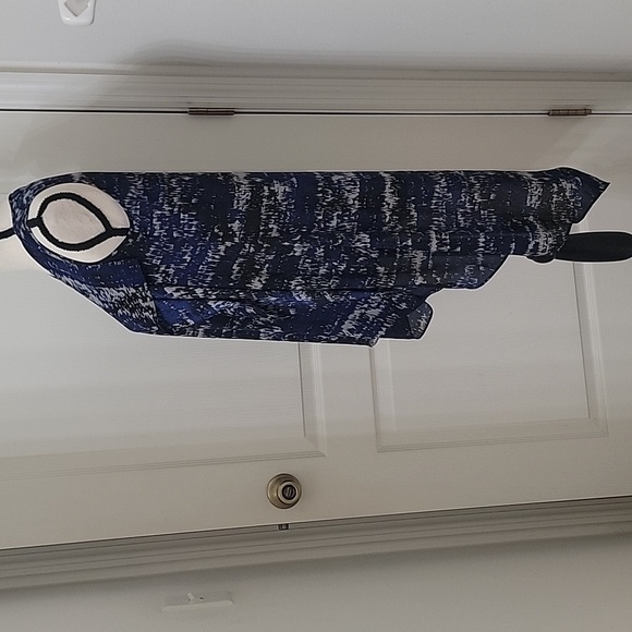 BCBGMaxAzria Size XS Orient Blue "Edythe" Blouse, Gently Used Condition - Picture 4 of 15